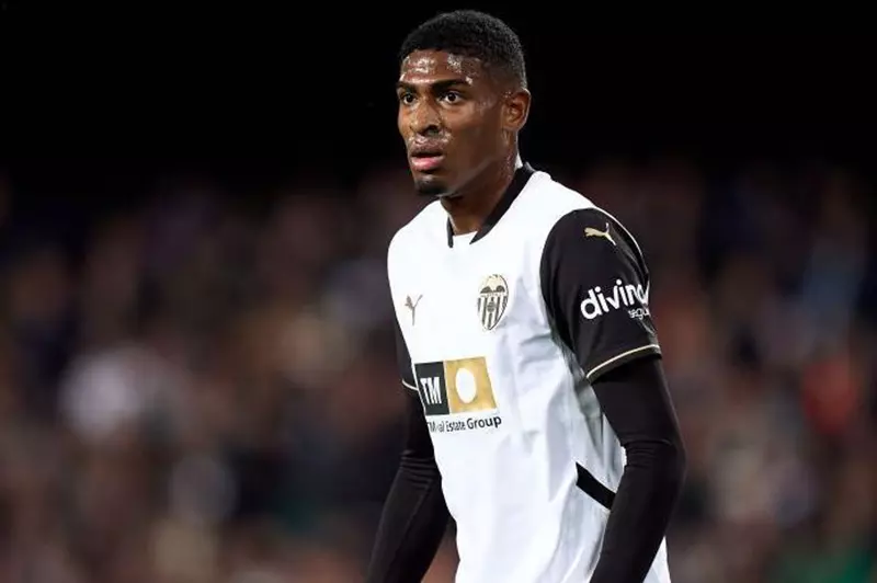 رومانو: أرسنال يُكمل صفقة موسكيرا ويقدم عرضًا جديدًا لإغراء فالنسيا