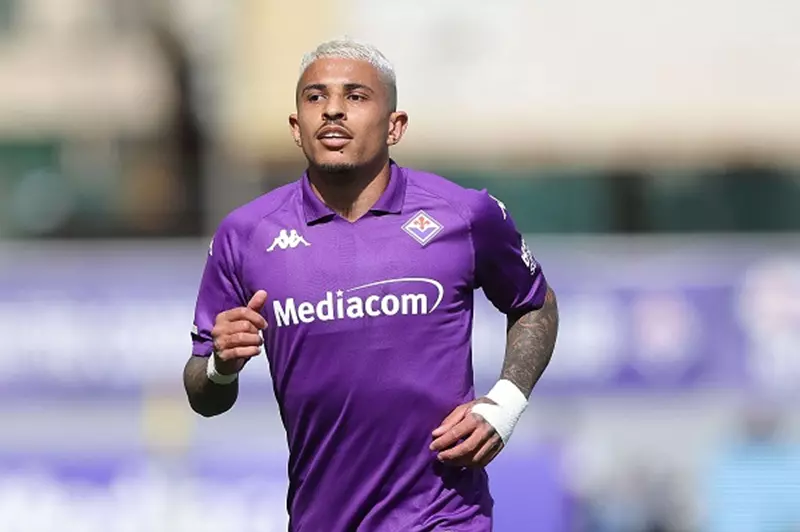 إنتر ميلان يواصل بحثه عن بديل لدومفريس من خلال متابعة نجم فيورنتينا