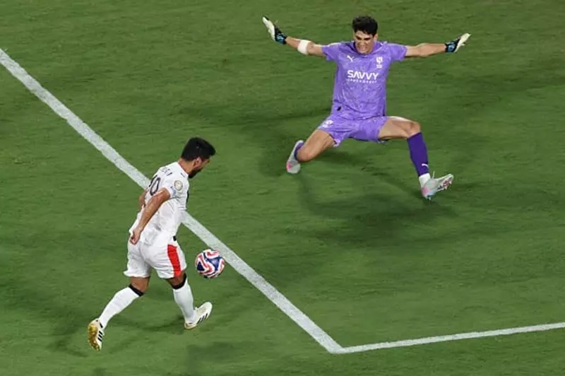 مونديال الأندية: ياسين بونو يسجل رقماً قياسياً في مواجهة الهلال والسيتي